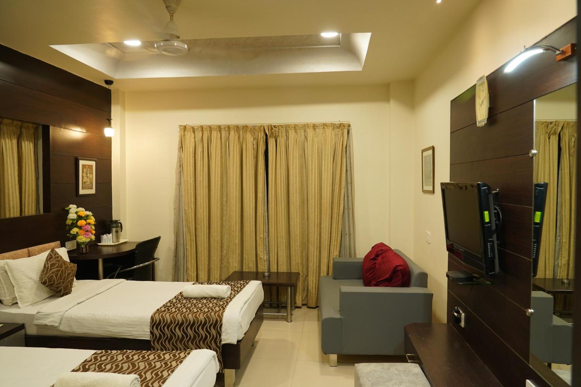Marshall The Grand Hotel Ahmedabad Exterior foto
