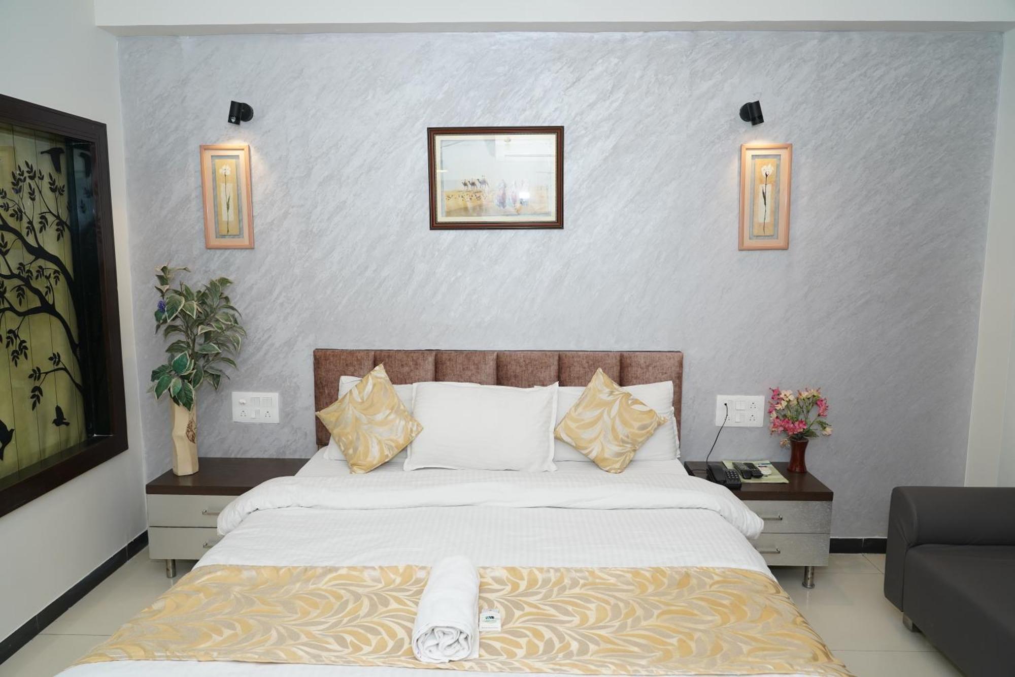 Marshall The Grand Hotel Ahmedabad Exterior foto