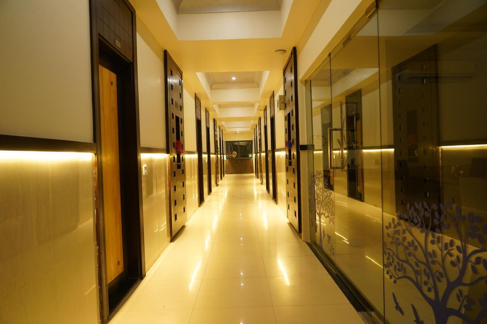 Marshall The Grand Hotel Ahmedabad Exterior foto